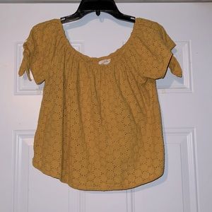Universal thread yellow mustard short eyelet top size XL